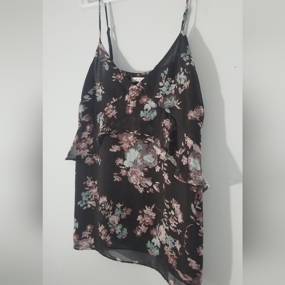 Willow & Clay Floral V-Neck Lightweight Tank Top. Adjustable Straps. Size M. - Picture 2 of 7